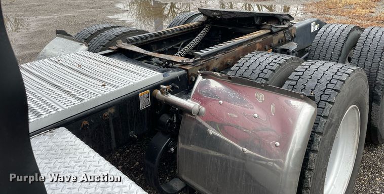 image for item MA9799 2016 Peterbilt 579  semi truck