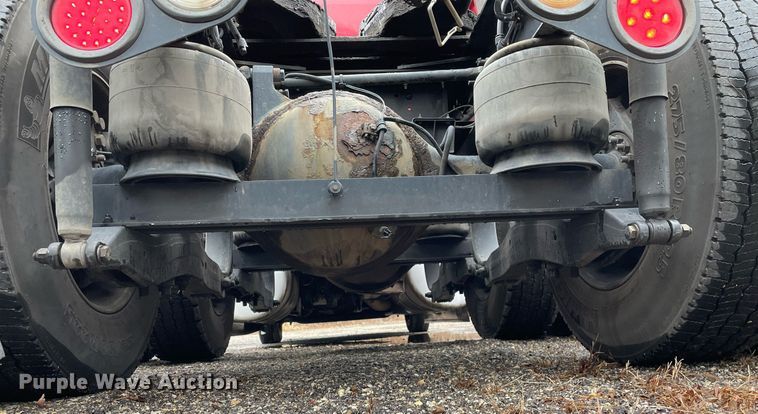 image for item MA9799 2016 Peterbilt 579  semi truck