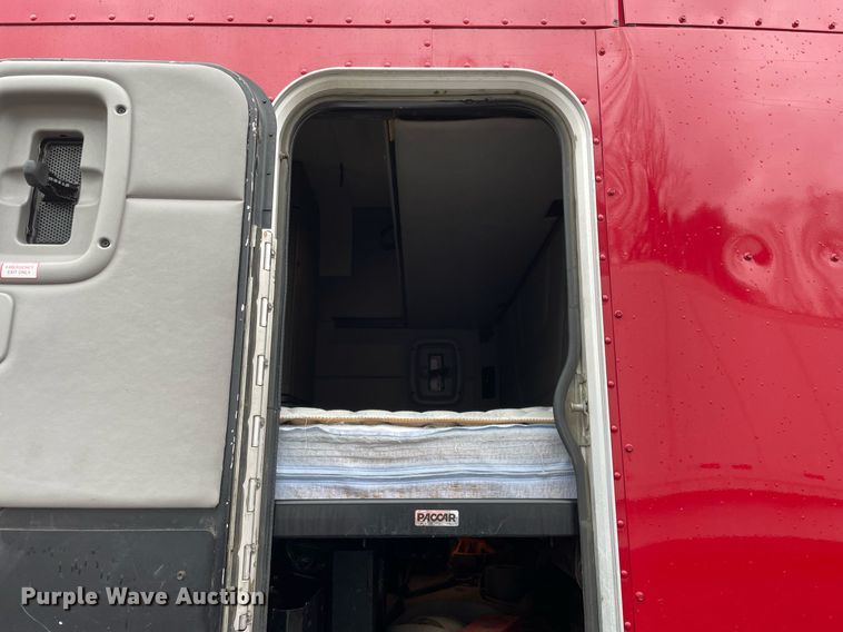 image for item MA9799 2016 Peterbilt 579  semi truck