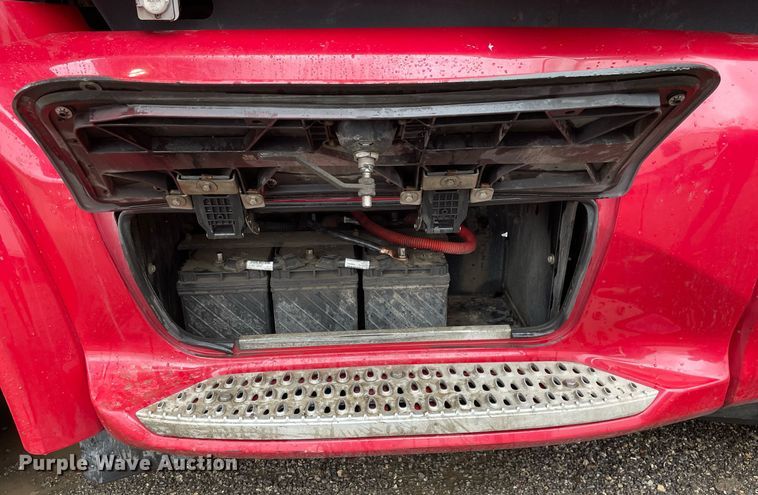 image for item MA9799 2016 Peterbilt 579  semi truck