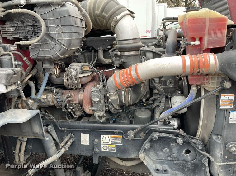 image for item MA9799 2016 Peterbilt 579  semi truck