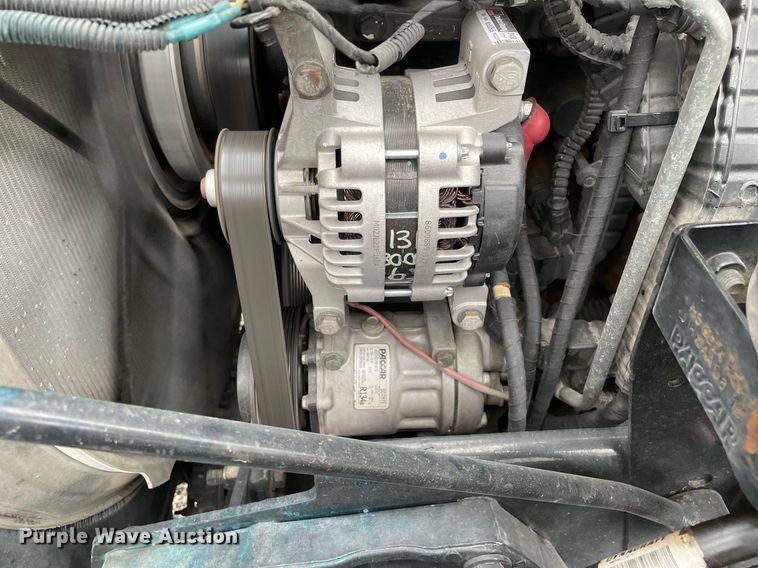 image for item MA9799 2016 Peterbilt 579  semi truck