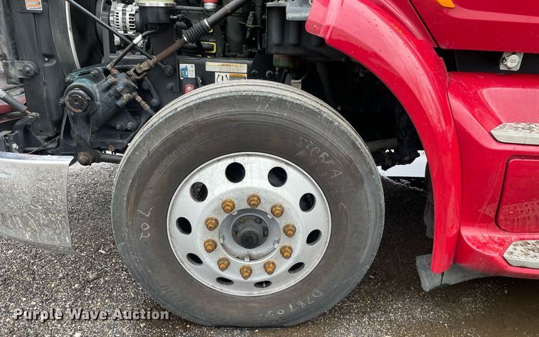 image for item MA9799 2016 Peterbilt 579  semi truck