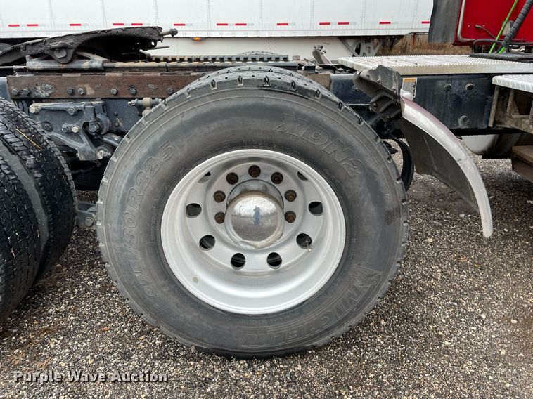 image for item MA9799 2016 Peterbilt 579  semi truck