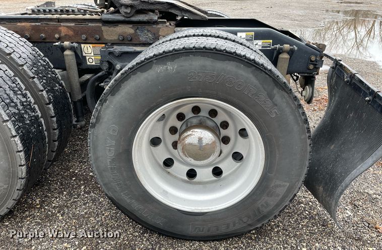 image for item MA9799 2016 Peterbilt 579  semi truck