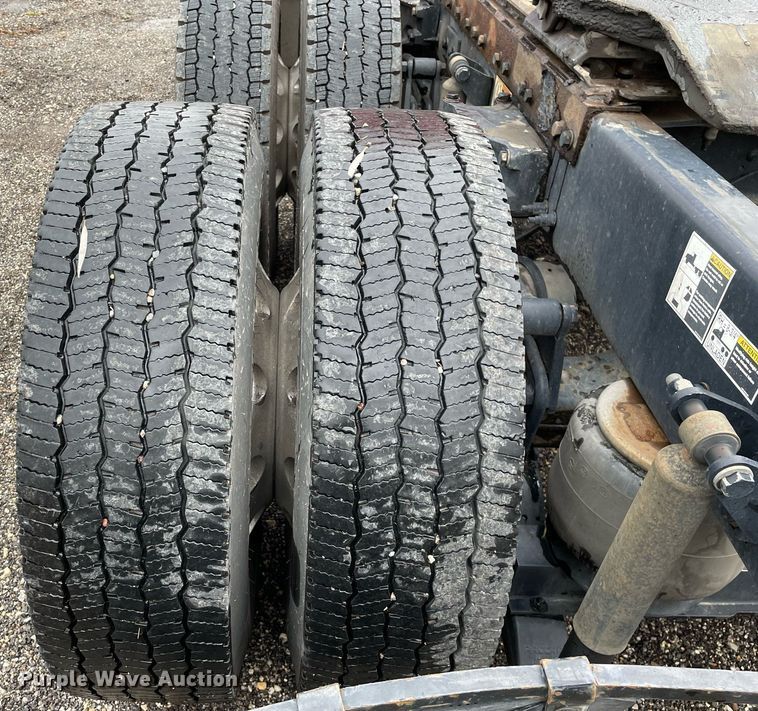 image for item MA9799 2016 Peterbilt 579  semi truck