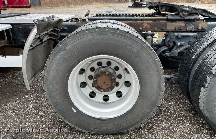 image for item MA9799 2016 Peterbilt 579  semi truck