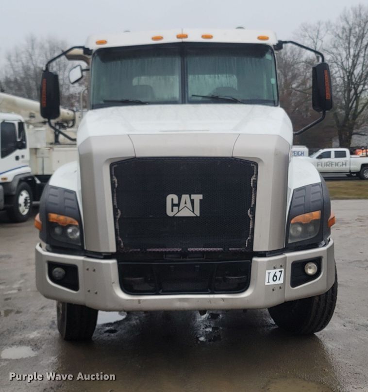 image for item MH9611 2012 Caterpillar CT660S  truck cab and chassis