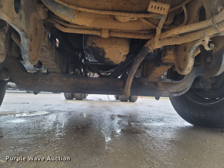 image for item MH9611 2012 Caterpillar CT660S  truck cab and chassis