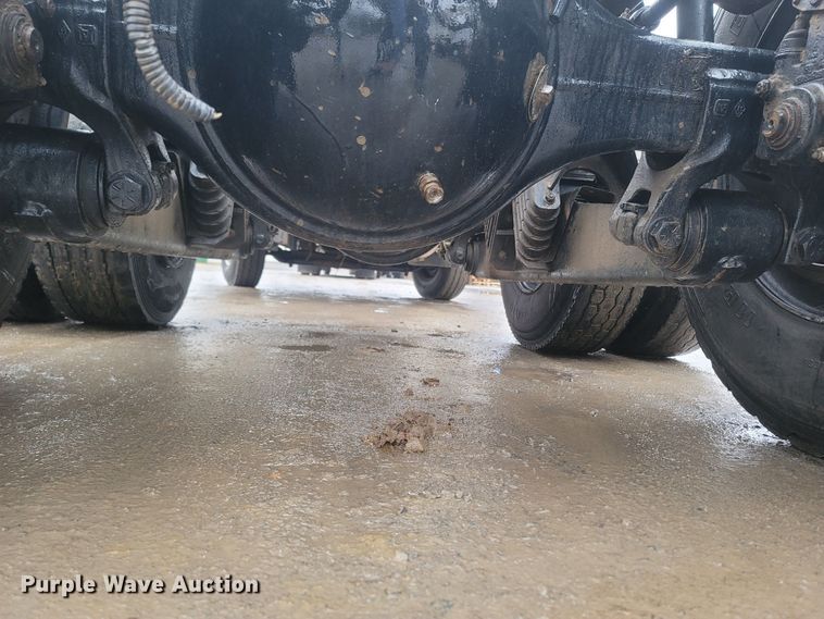 image for item MH9611 2012 Caterpillar CT660S  truck cab and chassis