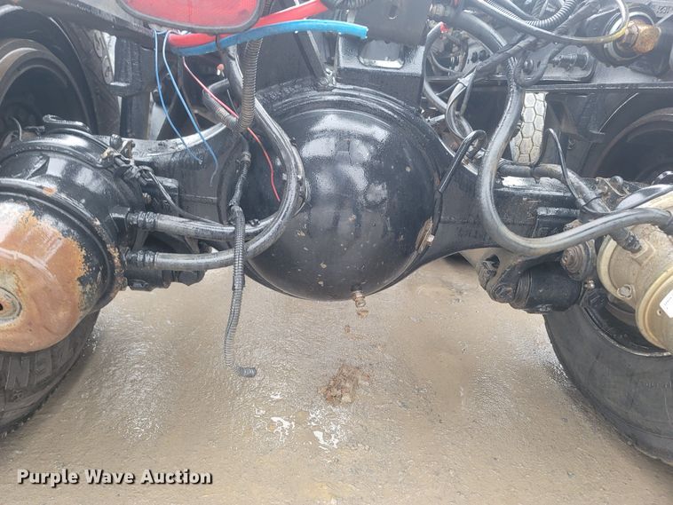 image for item MH9611 2012 Caterpillar CT660S  truck cab and chassis