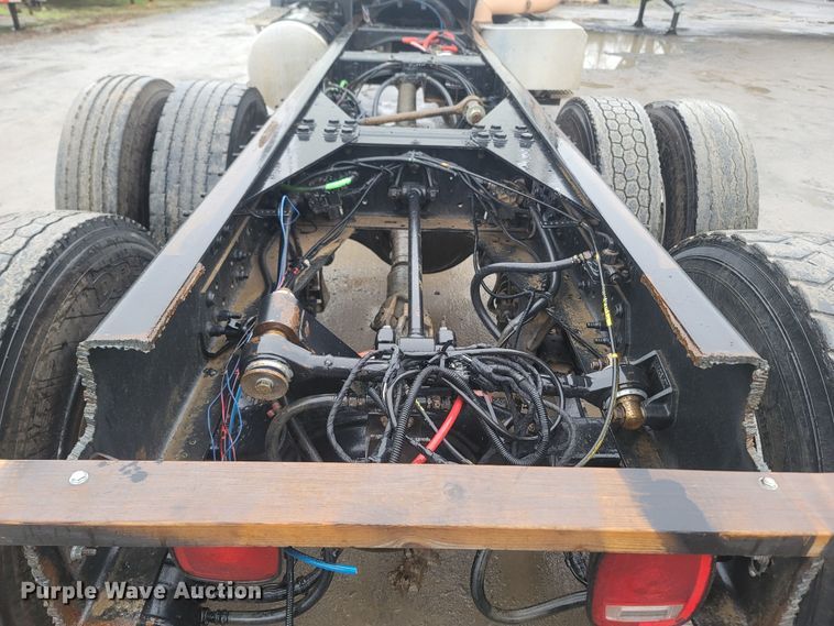 image for item MH9611 2012 Caterpillar CT660S  truck cab and chassis