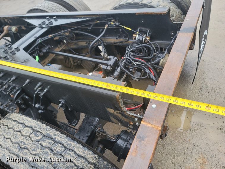 image for item MH9611 2012 Caterpillar CT660S  truck cab and chassis