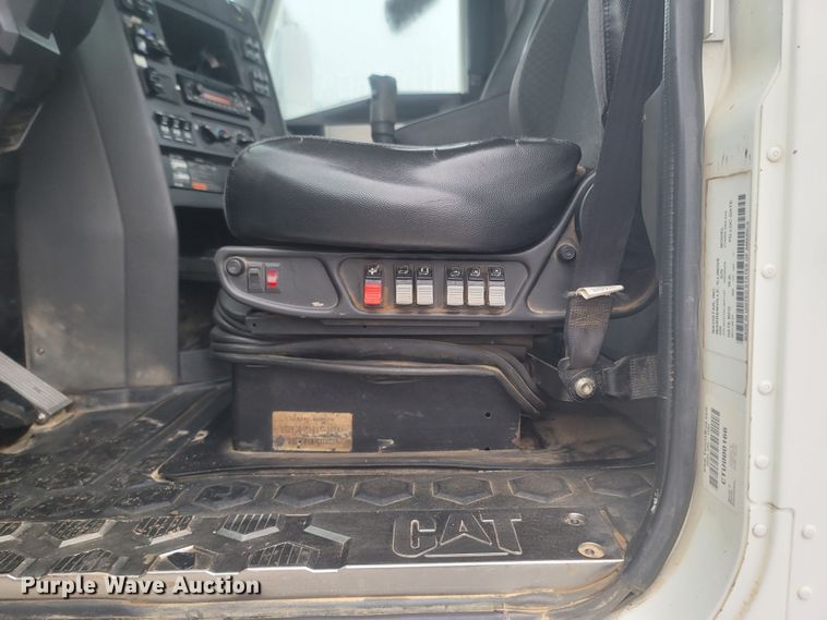 image for item MH9611 2012 Caterpillar CT660S  truck cab and chassis