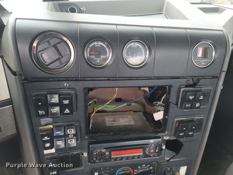 image for item MH9611 2012 Caterpillar CT660S  truck cab and chassis