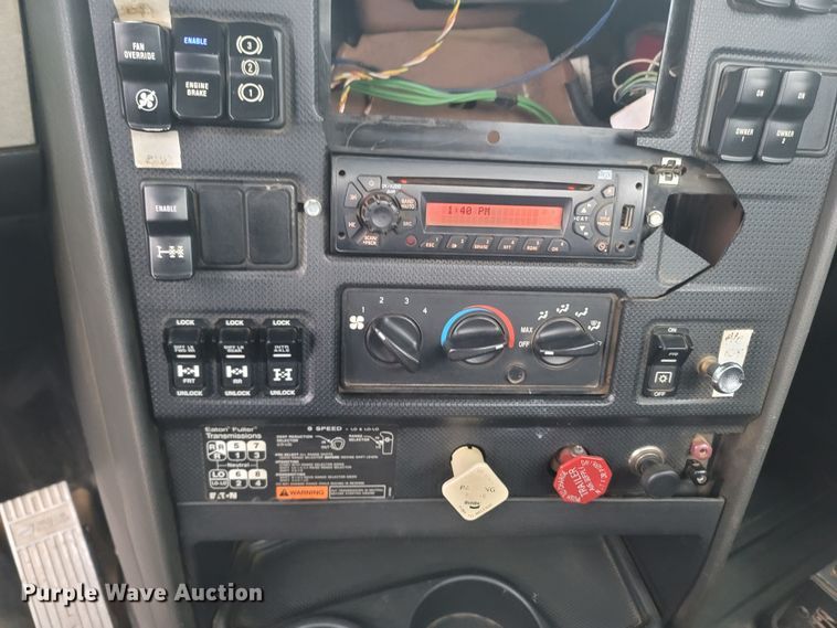 image for item MH9611 2012 Caterpillar CT660S  truck cab and chassis