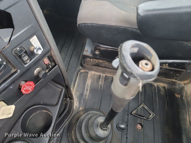 image for item MH9611 2012 Caterpillar CT660S  truck cab and chassis