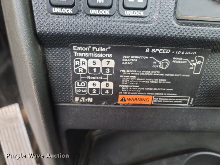 image for item MH9611 2012 Caterpillar CT660S  truck cab and chassis