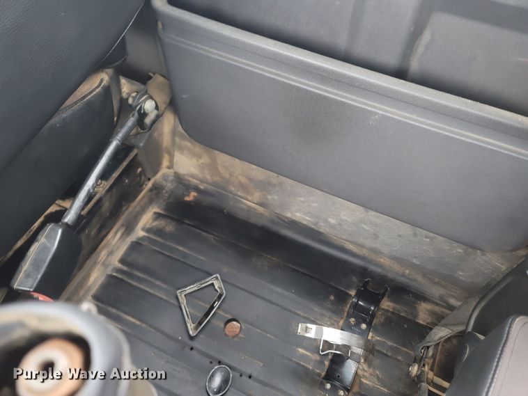 image for item MH9611 2012 Caterpillar CT660S  truck cab and chassis