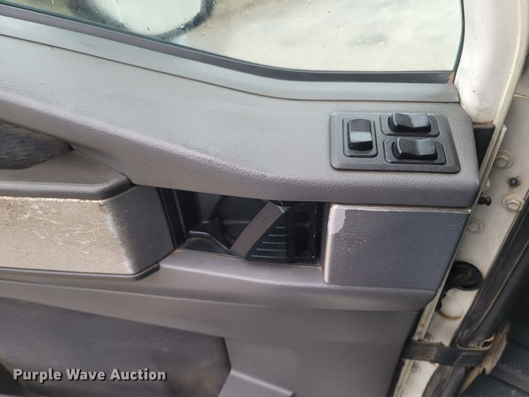 image for item MH9611 2012 Caterpillar CT660S  truck cab and chassis