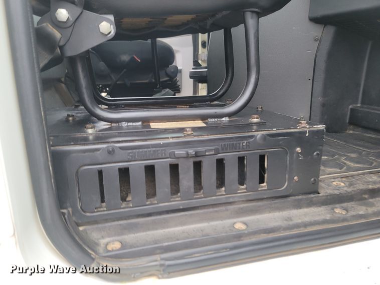image for item MH9611 2012 Caterpillar CT660S  truck cab and chassis