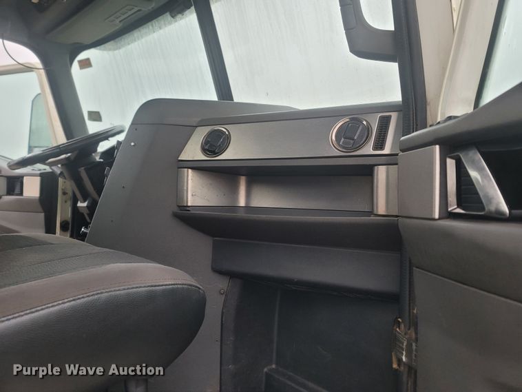 image for item MH9611 2012 Caterpillar CT660S  truck cab and chassis