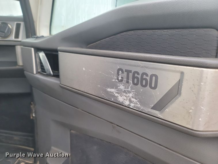 image for item MH9611 2012 Caterpillar CT660S  truck cab and chassis