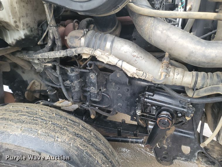 image for item MH9611 2012 Caterpillar CT660S  truck cab and chassis