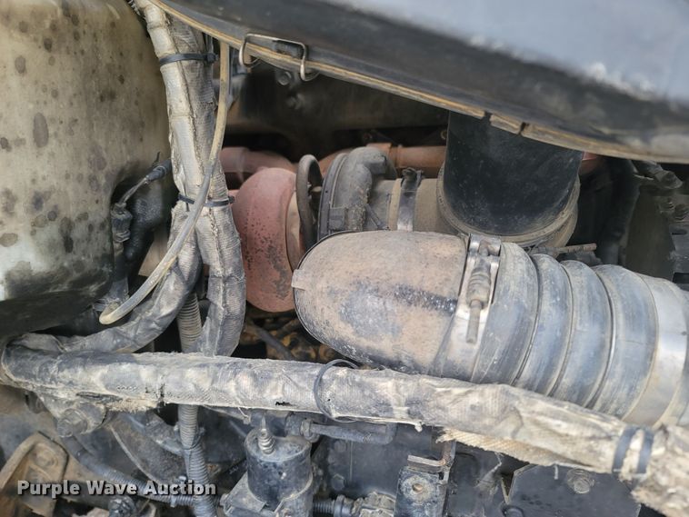 image for item MH9611 2012 Caterpillar CT660S  truck cab and chassis