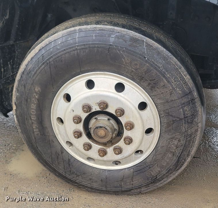 image for item MH9611 2012 Caterpillar CT660S  truck cab and chassis