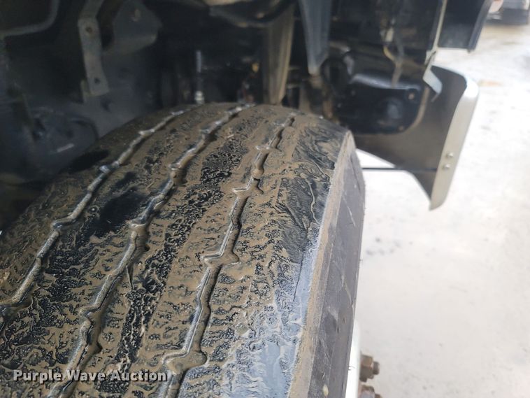 image for item MH9611 2012 Caterpillar CT660S  truck cab and chassis