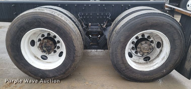 image for item MH9611 2012 Caterpillar CT660S  truck cab and chassis