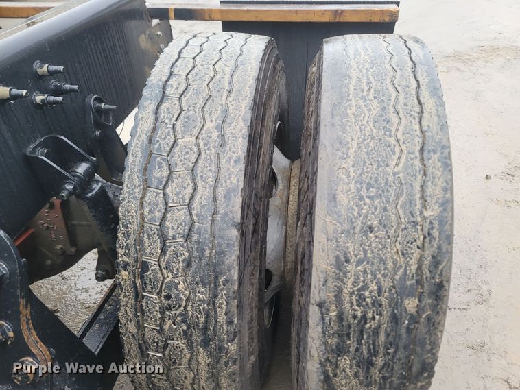 image for item MH9611 2012 Caterpillar CT660S  truck cab and chassis