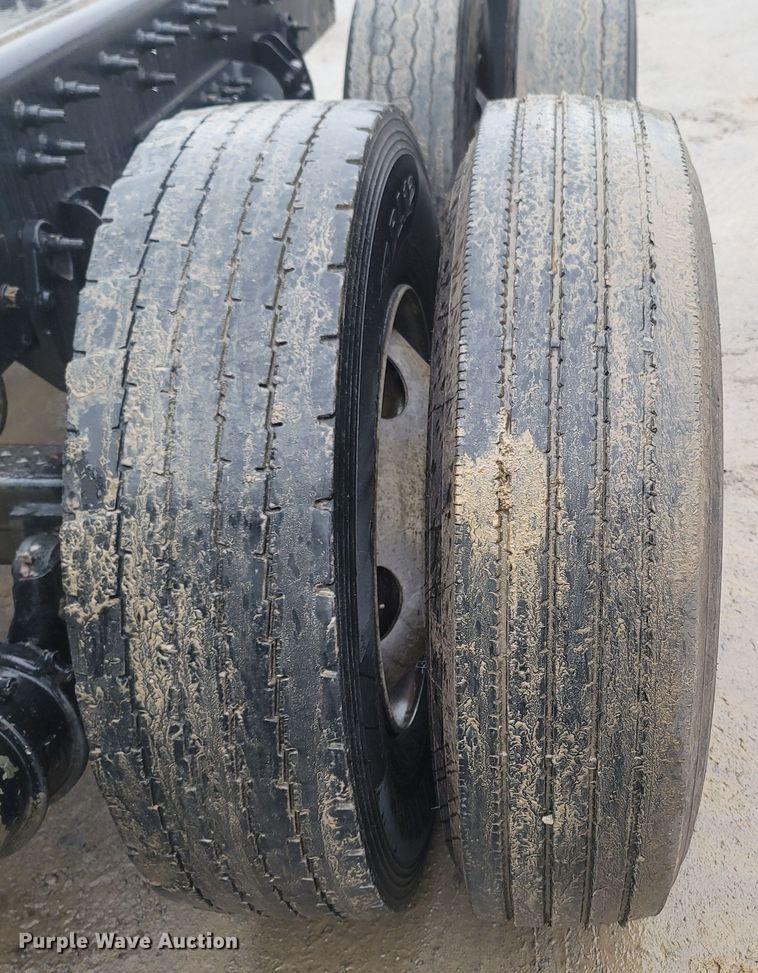 image for item MH9611 2012 Caterpillar CT660S  truck cab and chassis