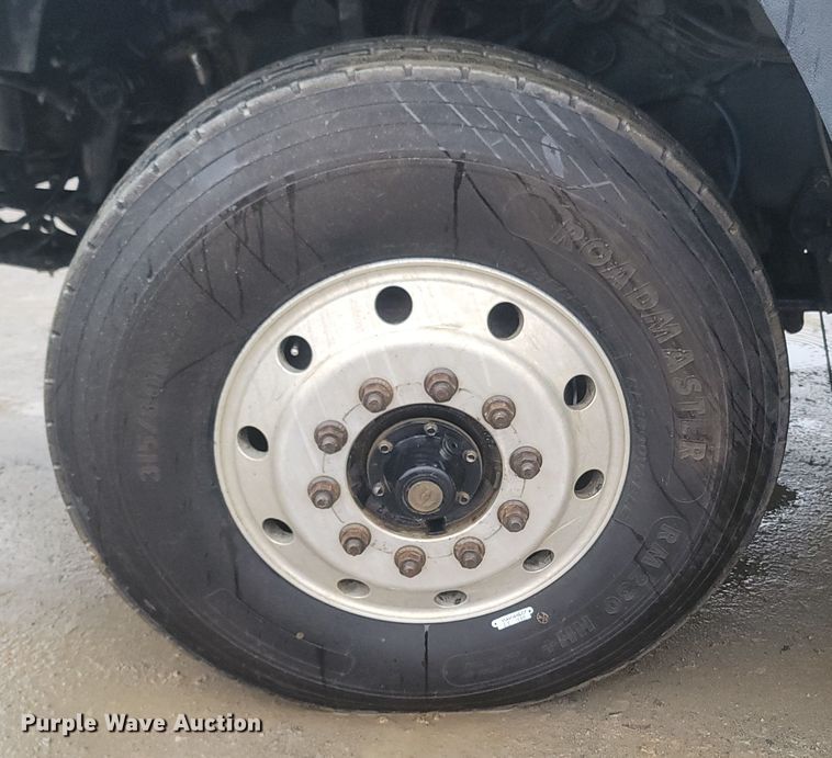 image for item MH9611 2012 Caterpillar CT660S  truck cab and chassis