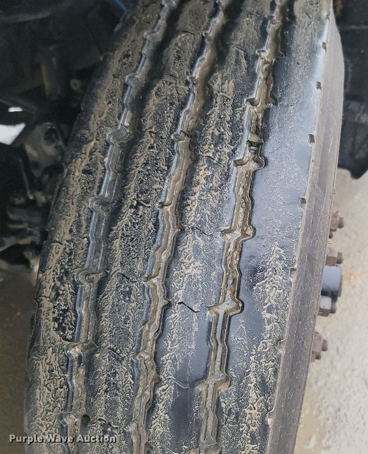 image for item MH9611 2012 Caterpillar CT660S  truck cab and chassis