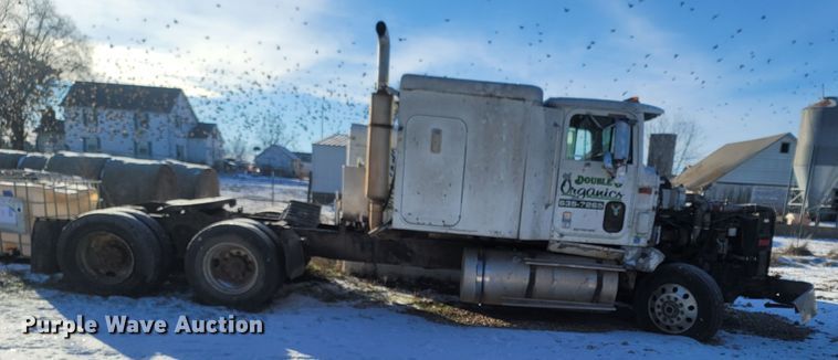 image for item MH9664 1994 International 9400  semi truck