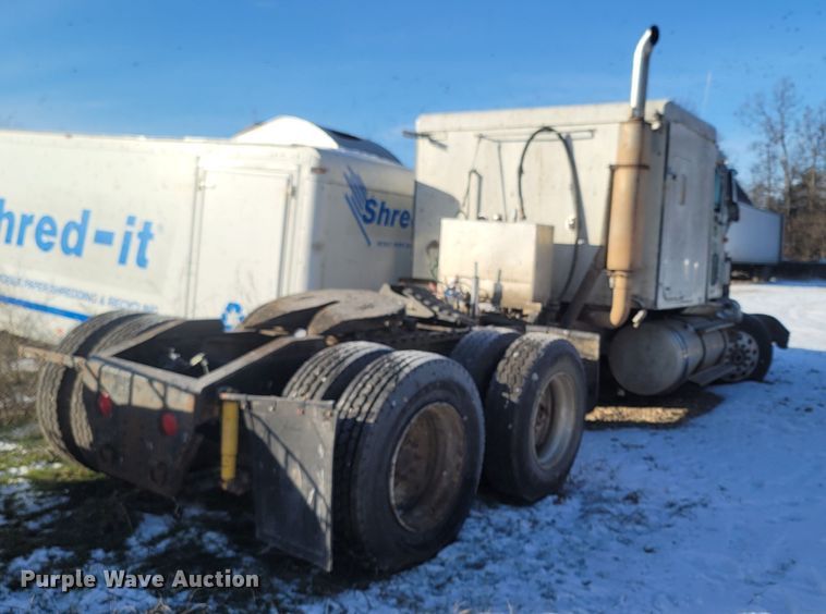 image for item MH9664 1994 International 9400  semi truck