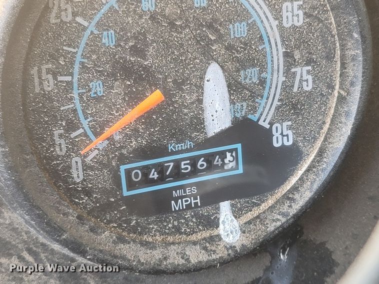 image for item MH9664 1994 International 9400  semi truck