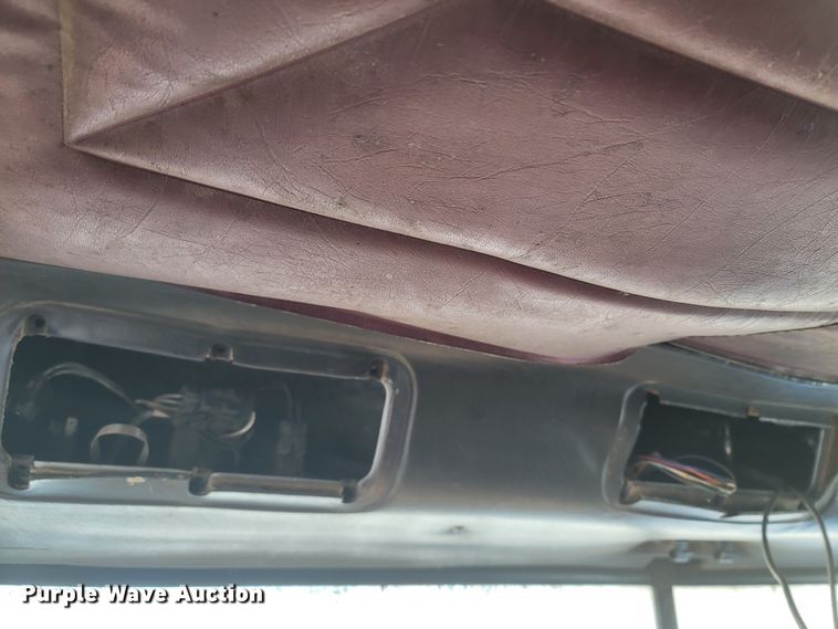 image for item MH9664 1994 International 9400  semi truck