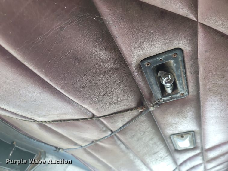 image for item MH9664 1994 International 9400  semi truck