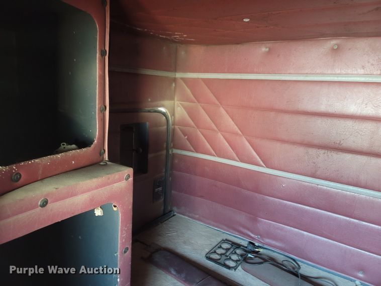 image for item MH9664 1994 International 9400  semi truck