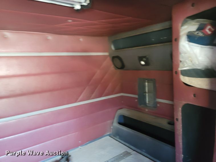 image for item MH9664 1994 International 9400  semi truck