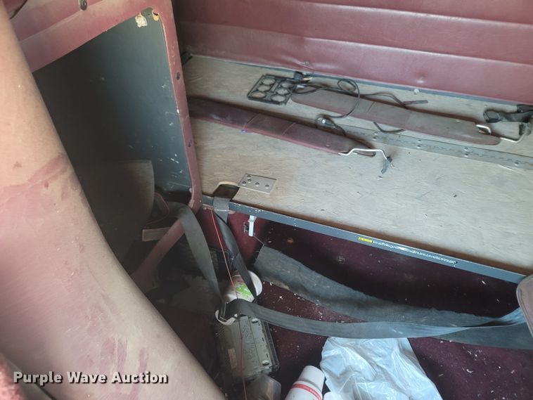 image for item MH9664 1994 International 9400  semi truck