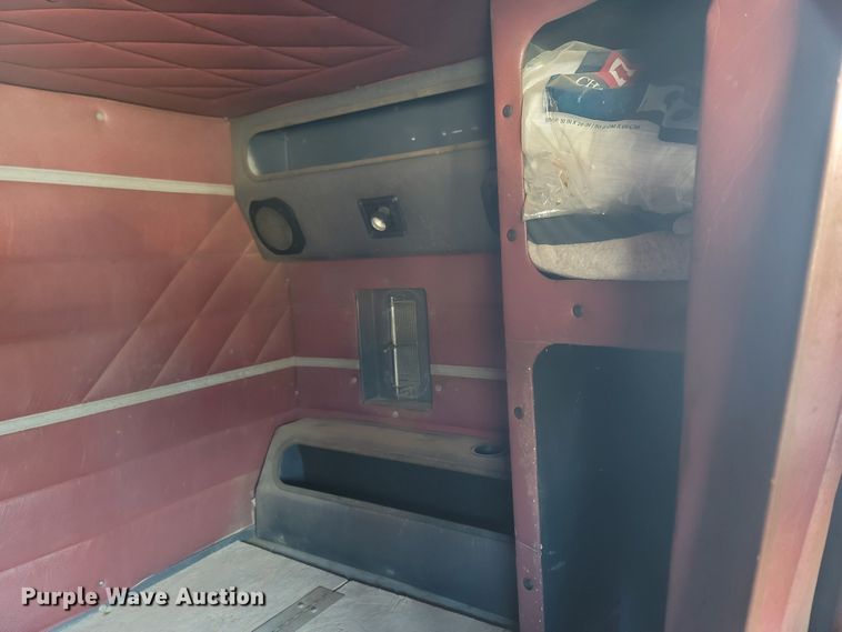 image for item MH9664 1994 International 9400  semi truck