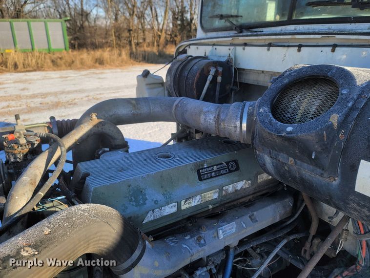 image for item MH9664 1994 International 9400  semi truck