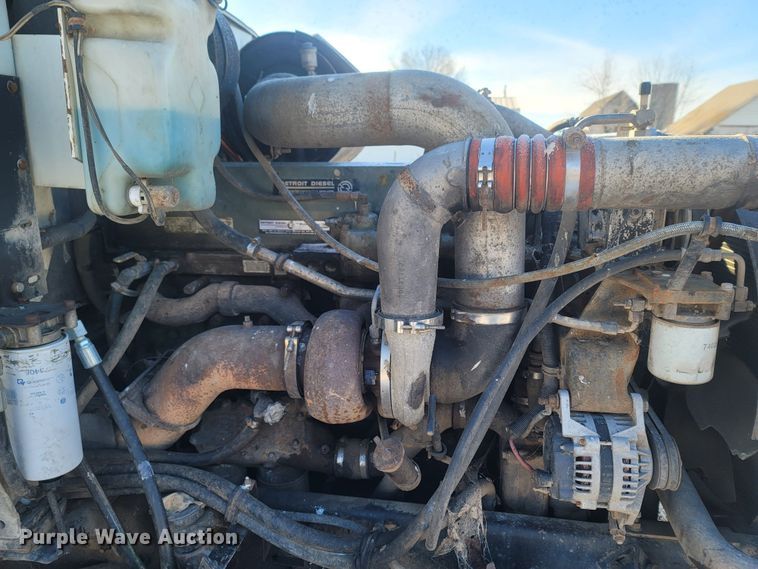 image for item MH9664 1994 International 9400  semi truck