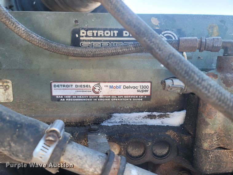 image for item MH9664 1994 International 9400  semi truck