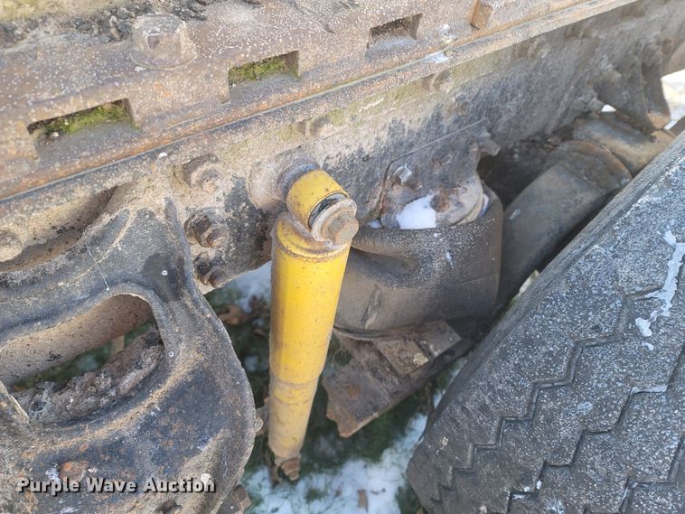 image for item MH9664 1994 International 9400  semi truck