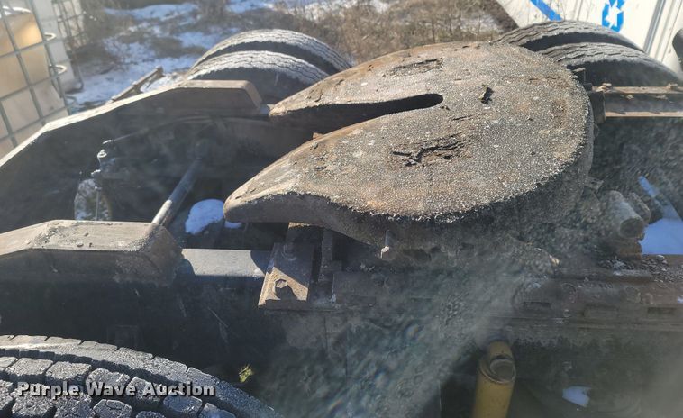 image for item MH9664 1994 International 9400  semi truck